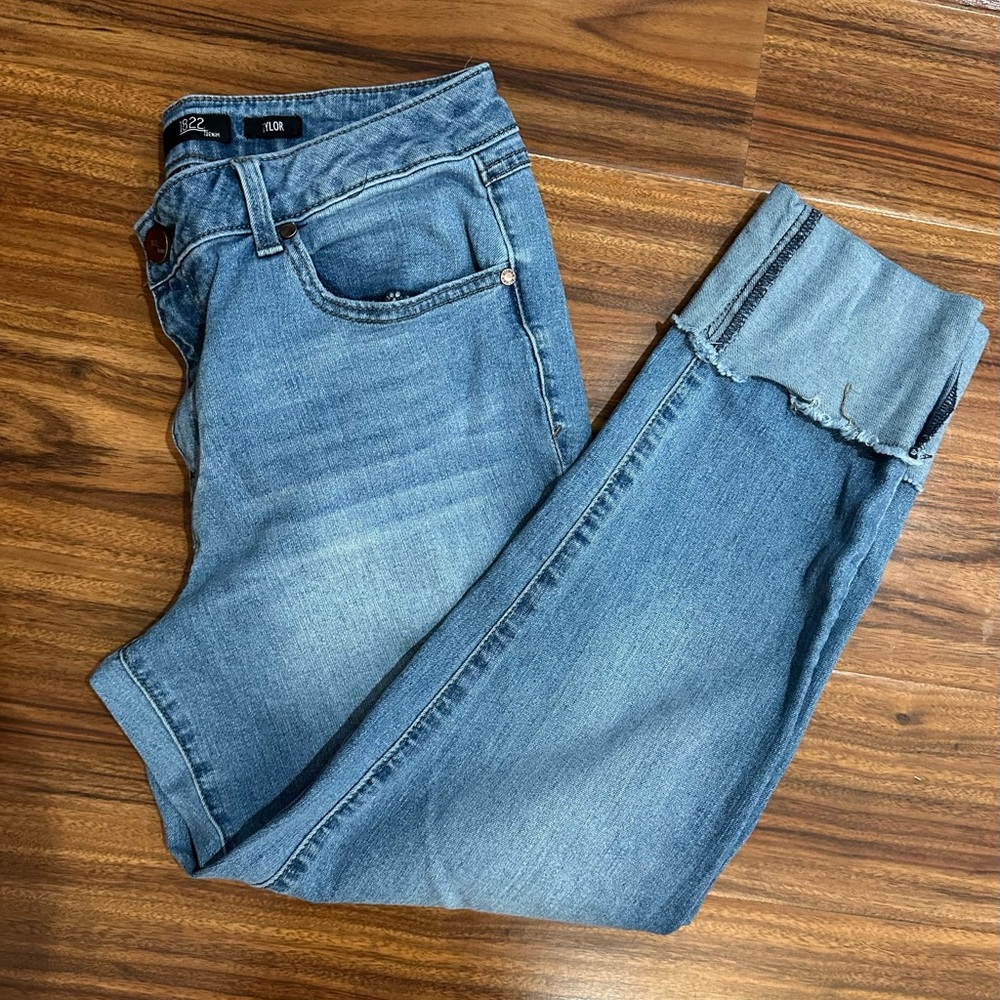 1822 Denim Light Blue Ankle Crop Jeans